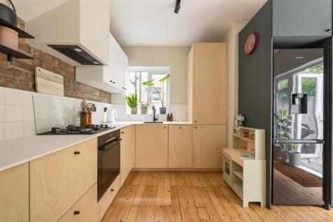 Lea Bridge Road, E10