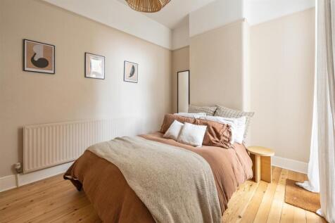Lea Bridge Road, E10
