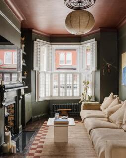 Claude Road, E10