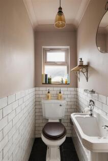 Claude Road, E10