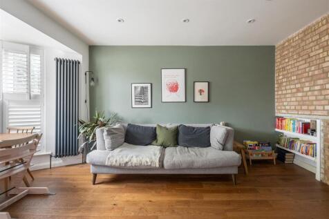 McEntee Avenue, E17
