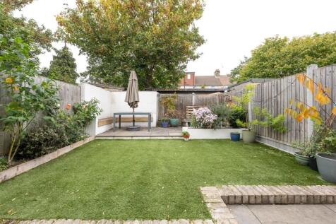 McEntee Avenue, E17