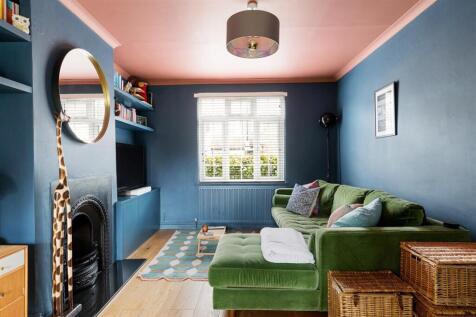 Douglas Avenue - E17