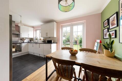 Douglas Avenue - E17