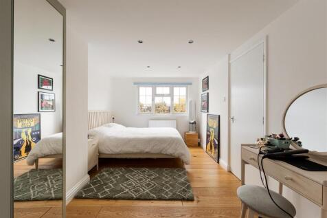 Douglas Avenue - E17