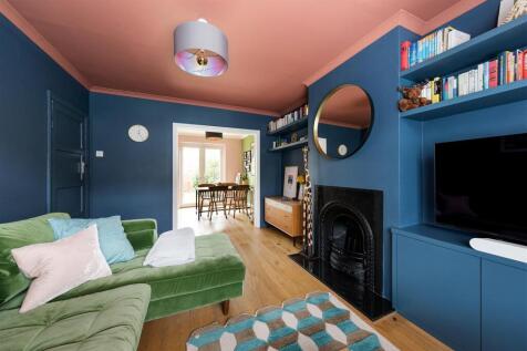 Douglas Avenue - E17