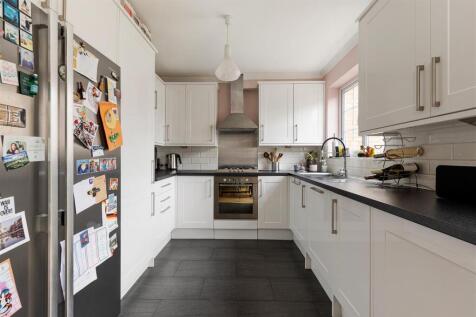 Douglas Avenue - E17