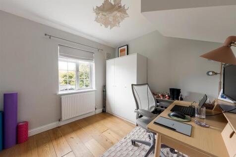 Douglas Avenue - E17