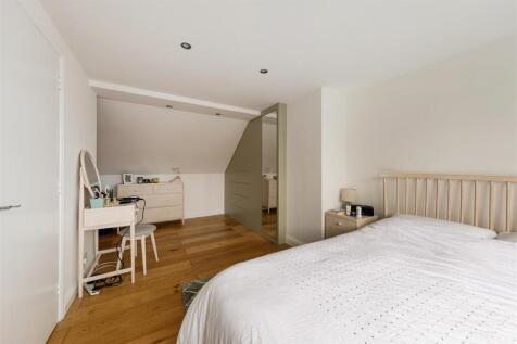 Douglas Avenue - E17