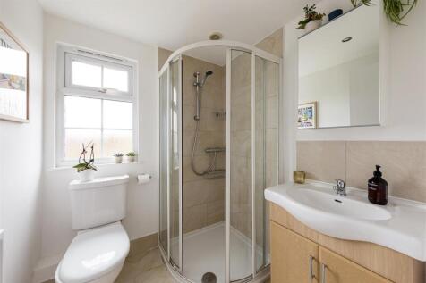 Douglas Avenue - E17