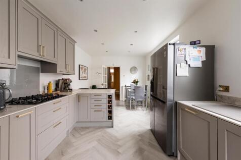 Pretoria Avenue, E17