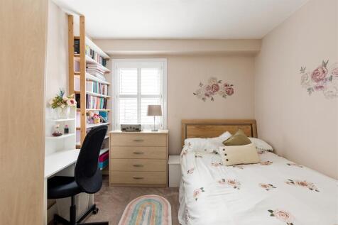 Pretoria Avenue, E17