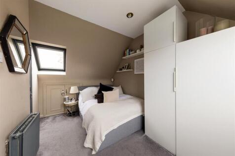 Pretoria Avenue, E17