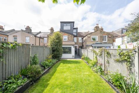 Russell Road E17