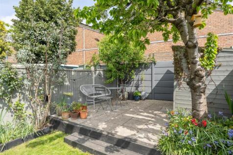 Russell Road E17