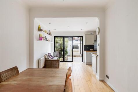 Peterborough Road, E10