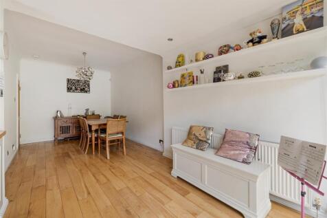 Peterborough Road, E10