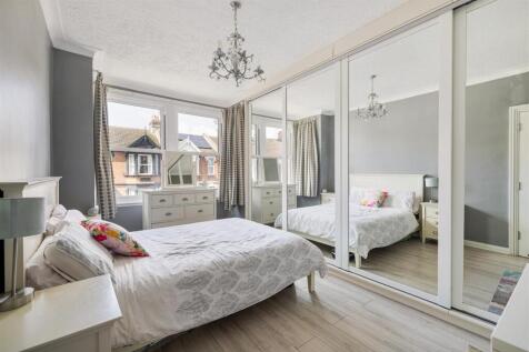 Peterborough Road, E10