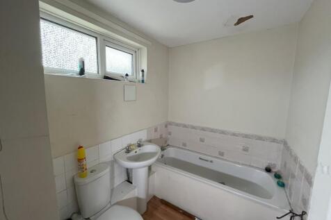 Bath And Shower Room T202508131542.jpeg