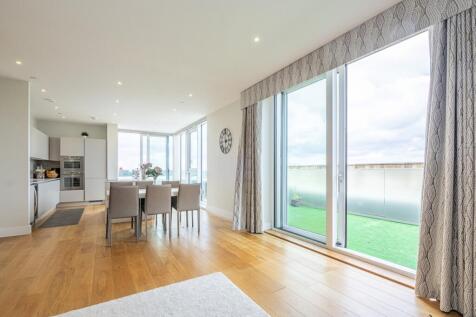 96 Northway House-15