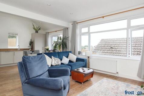 Lounge to Kitchen