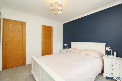 Master Bedroom to En-Suite