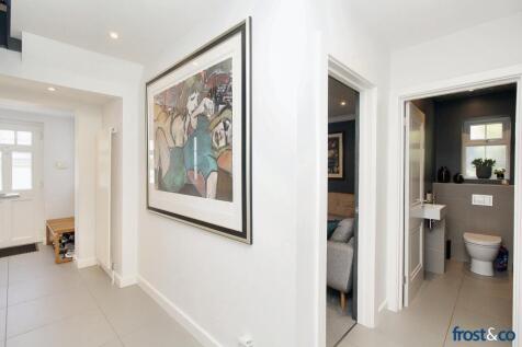 Entrance Hall to Lounge