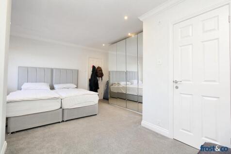 Bedroom 2 to EnSuite