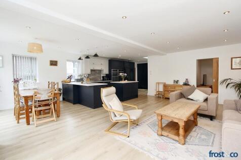 Lounge to Kitchen