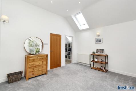 Master Suite to Walk in Wardrobe