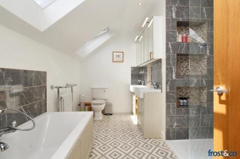 En-Suite Bathroom