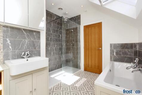 En-Suite Shower Bath