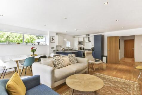 Lounge to Kitchen