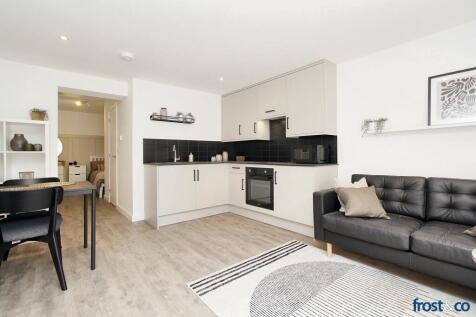 Lounge to Kitchen