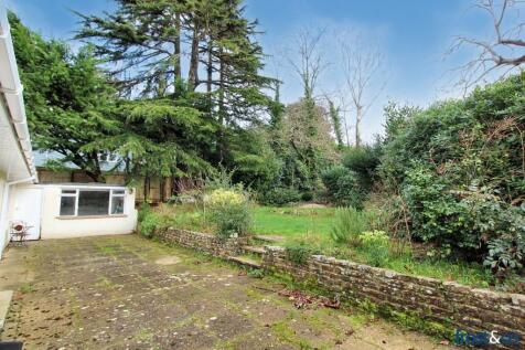 Rear Garden to Garage