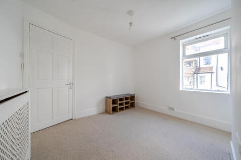 1372299-5-68ff57c...