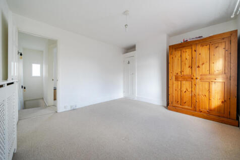 1372299-8-68ff57d...