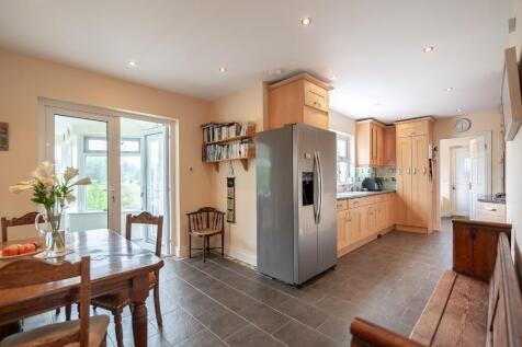Kitchen/Dining Area