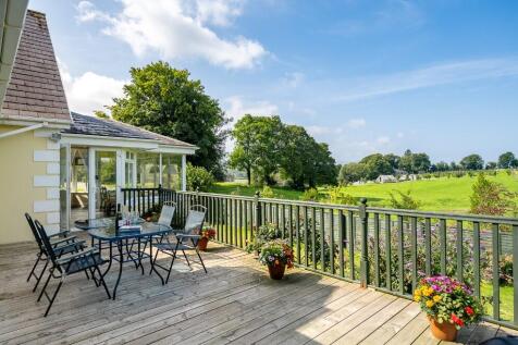 Rear Decking Area