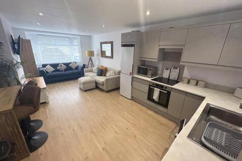 lounge kitchen us...