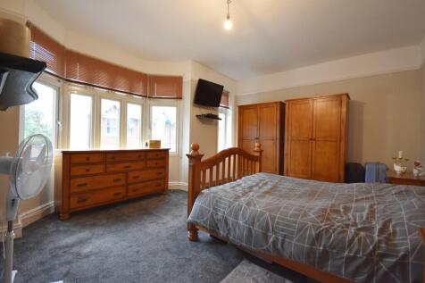 Bedroom 2-min