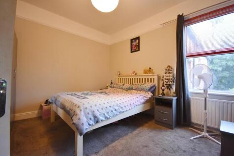 Bedroom 4-min