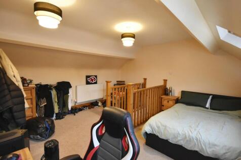 Bedroom 1-min