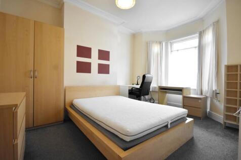 Bedroom 1-min