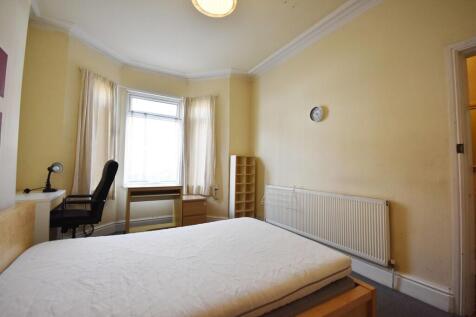 Bedroom 2-min