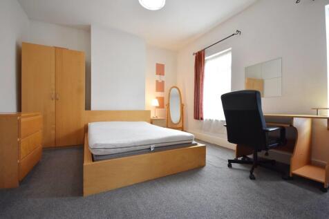 Bedroom 4-min