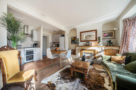Sitting/Dining Room