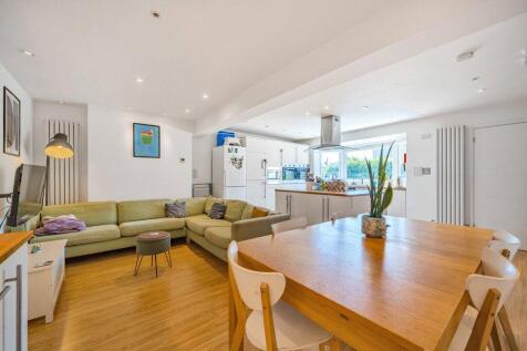 Sitting/Dining Room