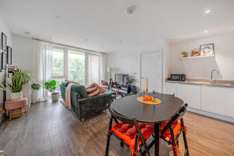 Sitting/Dining Room