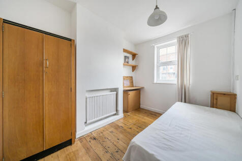 Reception/Bedroom 3